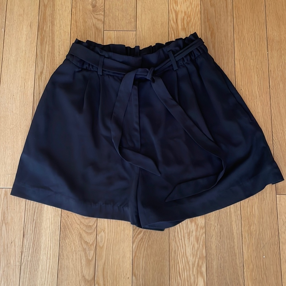 High waist shorts with tie belt and pockets.